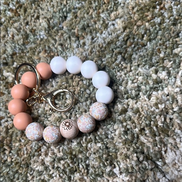 Wildflower Tan/Brown & Cream Keychain Bracelet Wristlet Silicone Beaded 1 Wooden - Picture 3 of 6